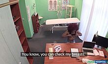 Шпионска камера секс със секси ебони пациентка Джасмин Уеб