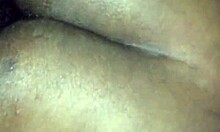 Une femme transgenre chevauche une grosse bite dans une vidéo anale