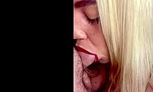 วิดีโอเต็มรูปแบบของสาวผมบลอนด์ที่น่าทึ่งที่ให้การดูดปากที่น่าชื่นชม - จองนัดของคุณตอนนี้